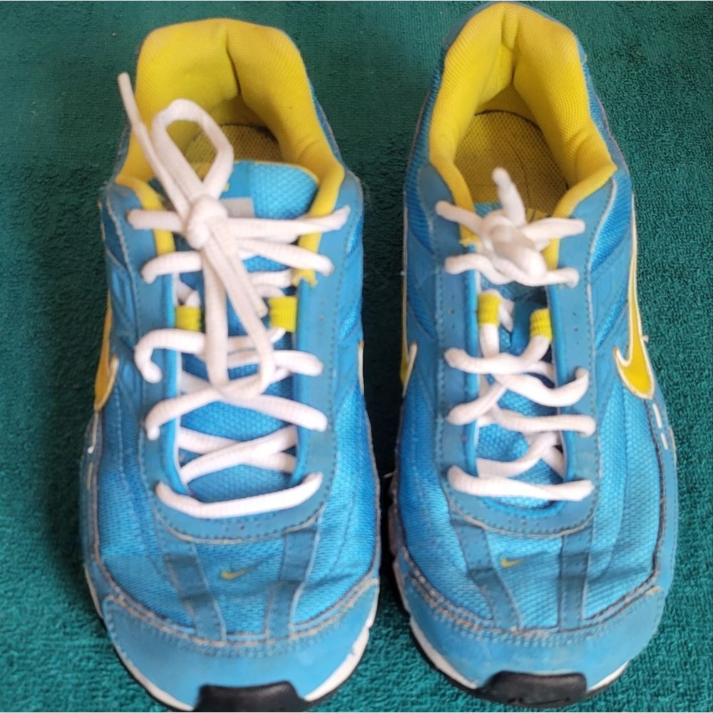 Nike initiator women size 8